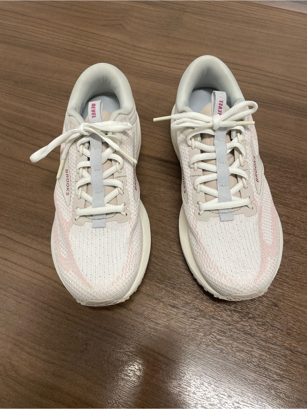 Women’s Brooks Rebel 7 Running Shoes Light Pink, Peach, Gray, and White size 7